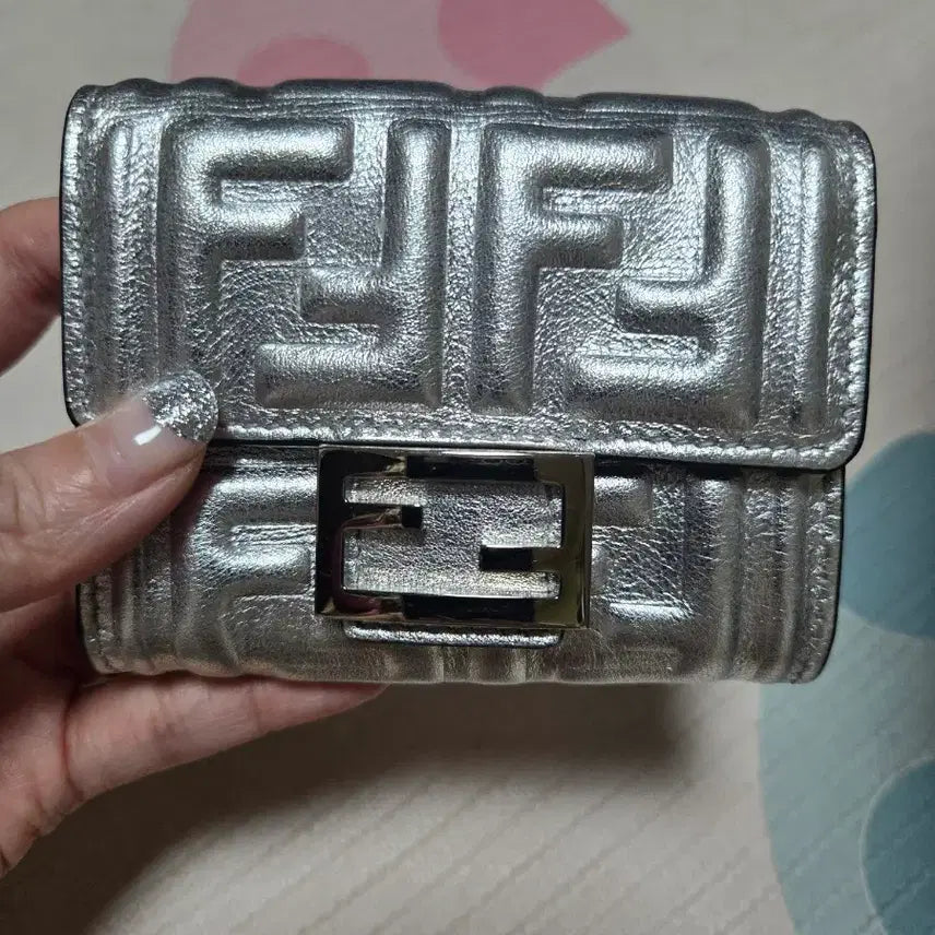 [BUNJANG] Fendi Baguette Accordion Card Holder Silver / 펜디 바게트 아코디언 카드지갑 실버