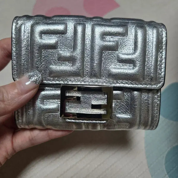 [BUNJANG] Fendi Baguette Accordion Card Holder Silver / 펜디 바게트 아코디언 카드지갑 실버