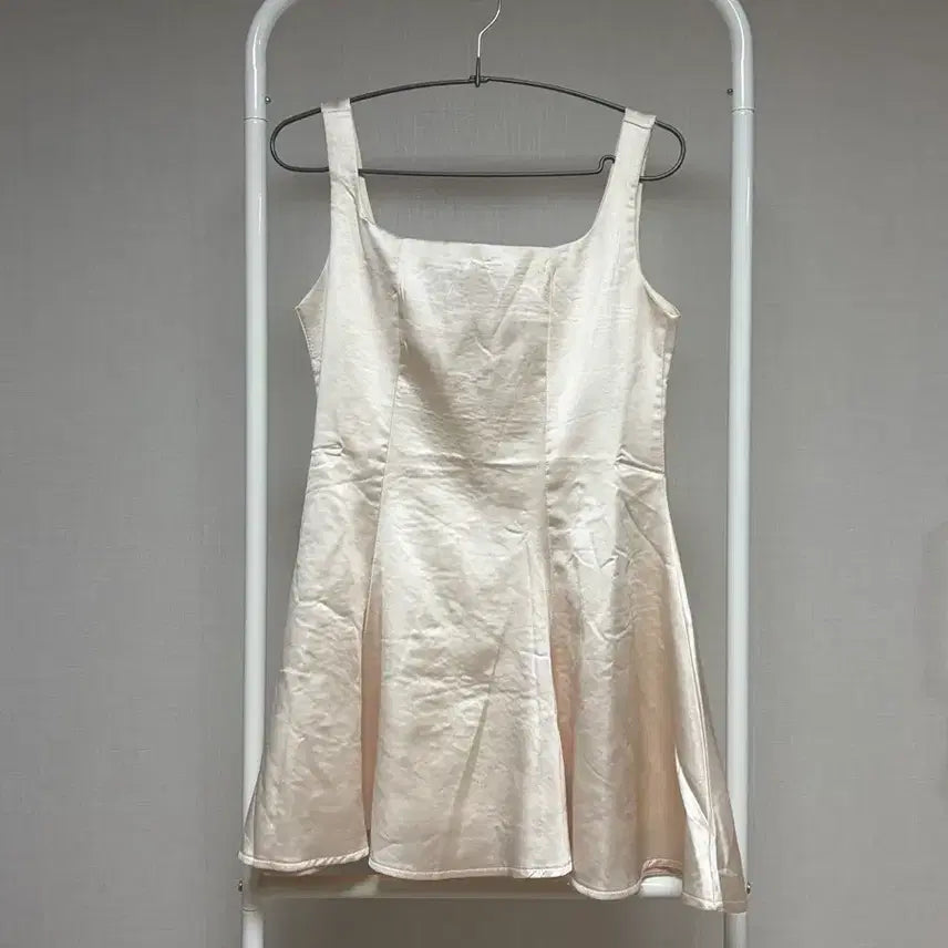 [BUNJANG] Silk Sleeveless Blouse - Ivory / 실크 민소매 블라우스 아이보리