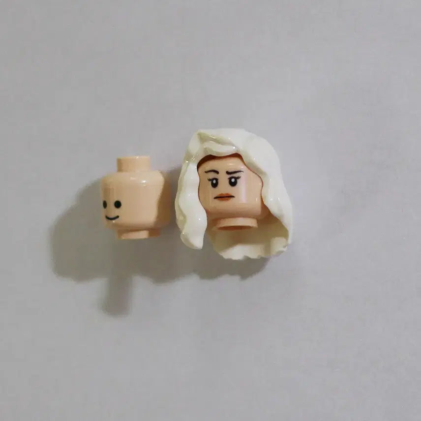 [BUNJANG] LEGO Parts 3-Set Bundle (2 Faces, 1 Long Hair) / [미사용] 레고 파츠 3종 세트 (얼굴 2, 여성 장발 헤어1)