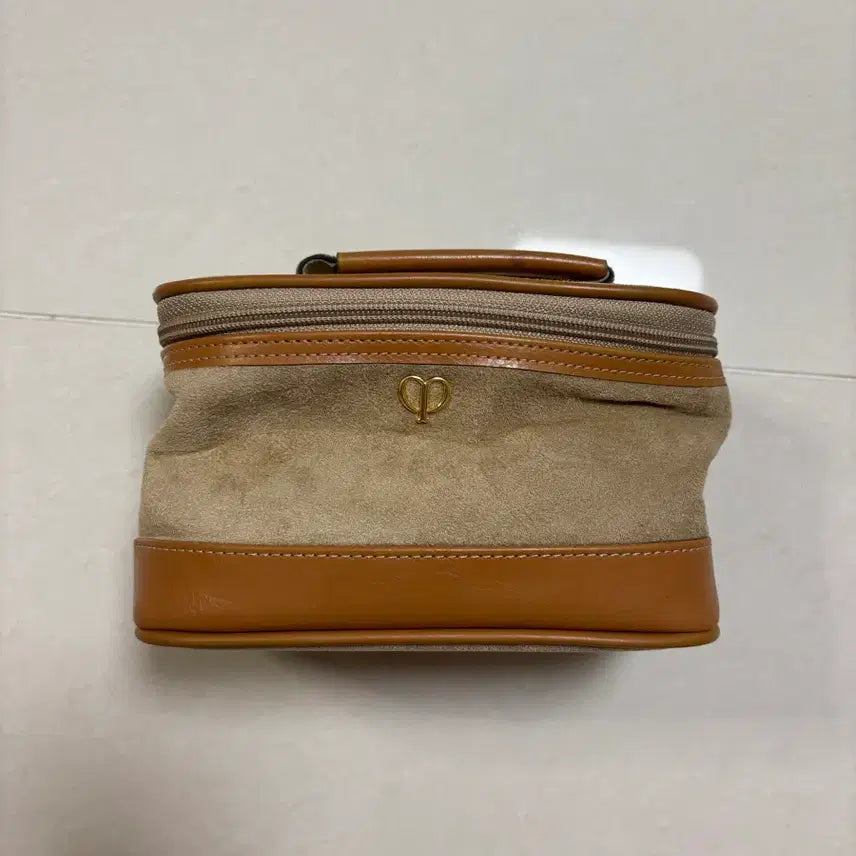 [BUNJANG] Clé de Peau Beauté Suede Pouch / 끌레드뽀 보떼 파우치 스웨이드 파우치