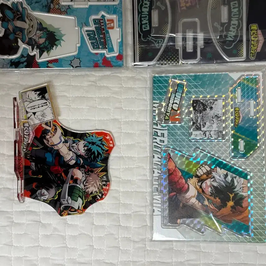 [BUNJANG] My Hero Academia Izuku Midoriya & Katsuki Bakugo Acrylic Stand / '나의 히어로 아카데미아'의 캐릭터인 미도리야 이즈쿠와 바쿠고 카츠키가 그려진 아크릴 스탠드