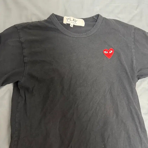 [BUNJANG] Comme des Garçons Play Black T-Shirt with Heart Logo (M) / 꼼데가르송 플레이 하트 와펜 블랙 반팔티 M