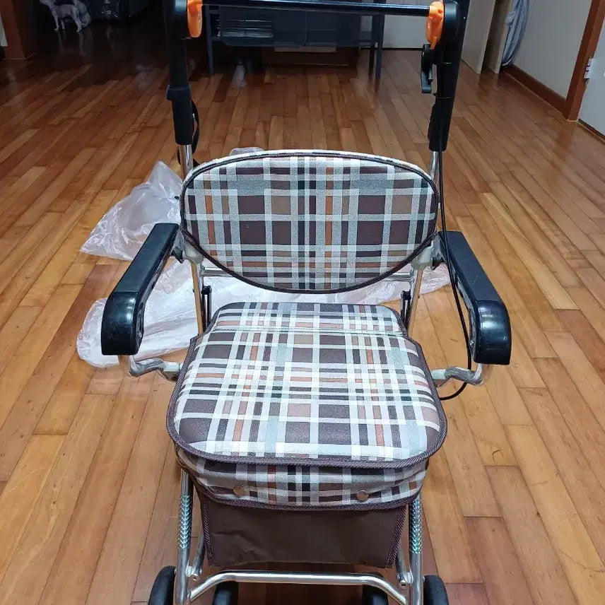 [BUNJANG] Senior Walker Mobility Aid / 고령자 어르신 보행기 저렴하게 드립니다~
