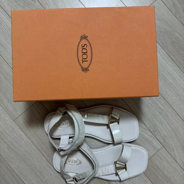 [BUNJANG] Tod's White Sandals - Size 37 (240) / 토즈 샌들 화이트 37 (240)