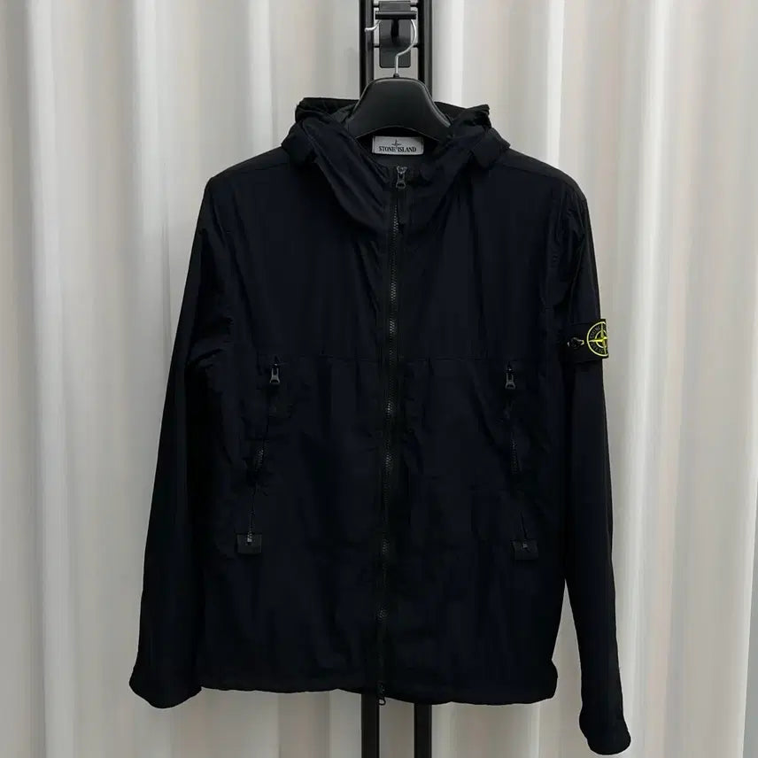 [BUNJANG] Stone Island Skintouch Nylon Windbreaker Black (L) / 스톤아일랜드 스킨터치 나일론 바람막이 블랙 (L)