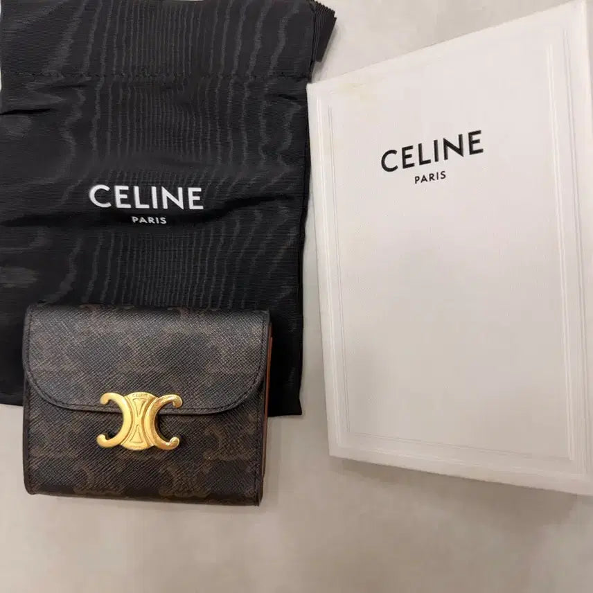 [BUNJANG] Celine Triomphe Wallet / 셀린느 트리옹프 반지갑