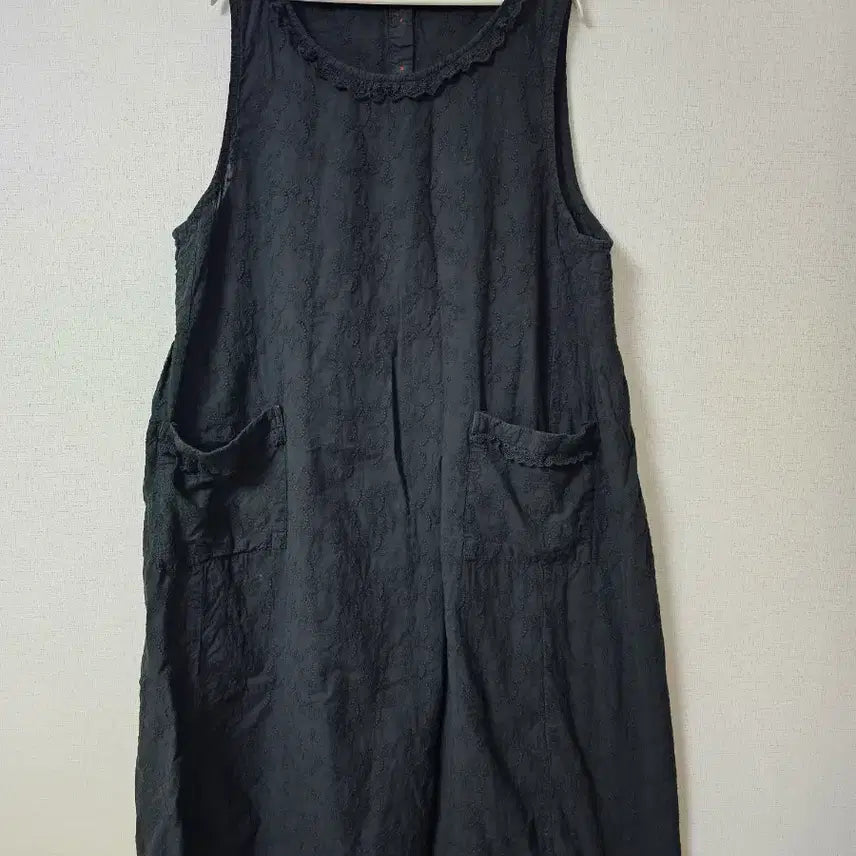 [BUNJANG] Black Embroidered Punching Sleeveless Long Dress / 블랙 자수 펀칭 민소매 롱 원피스