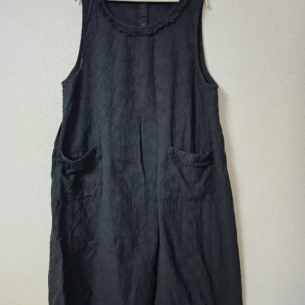 [BUNJANG] Black Embroidered Punching Sleeveless Long Dress / 블랙 자수 펀칭 민소매 롱 원피스