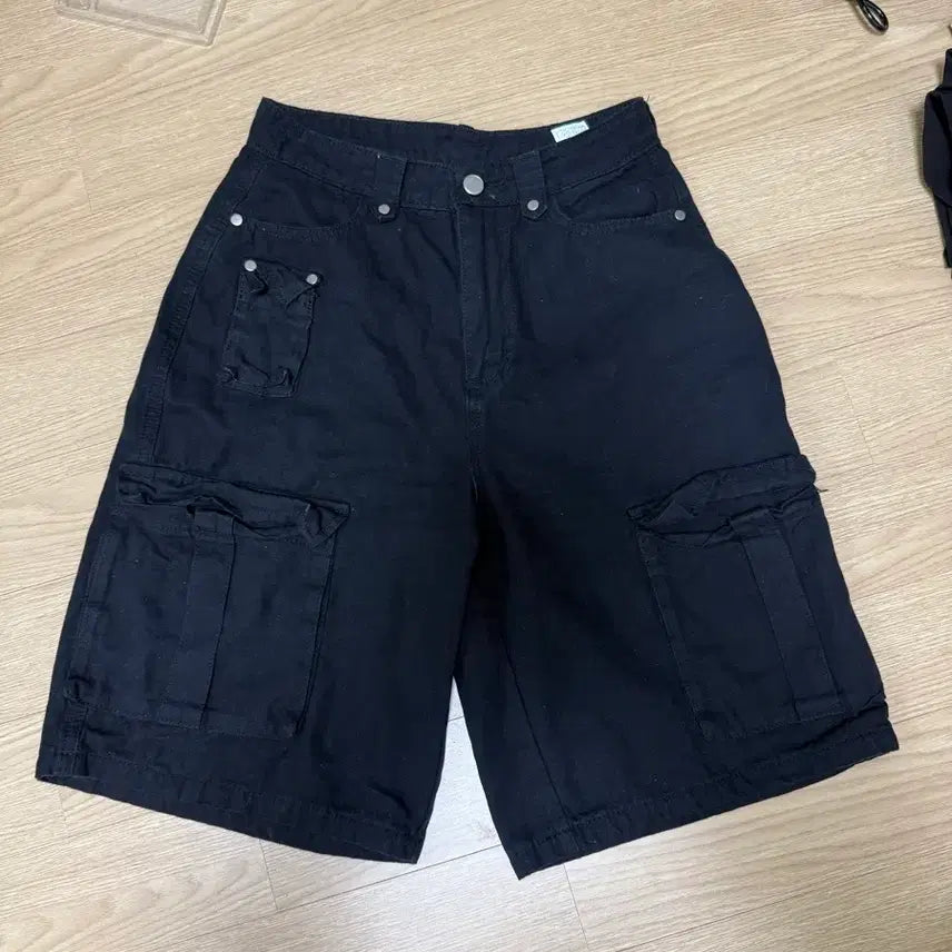 [BUNJANG] Black Cargo Shorts (M) / 블랙 카고 반바지 M