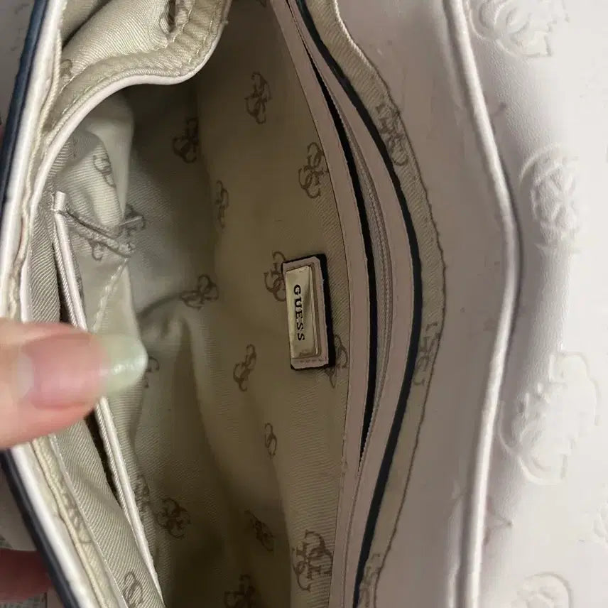 [BUNJANG] Guess Strawberry Milk Shoulder Bag / 게스 딸기우유 숄더백