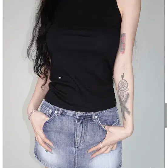 [BUNJANG] Pale Jade Chewy Basic Halter Sleeveless Top / 페일제이드 Chewy Basic Halter Sleeveless