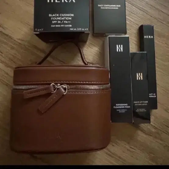 [BUNJANG] Hera Black Cushion SPF 34 PA++ (21N1) with Refill, 5 Gift Items, and Pouch / 헤라 블랙쿠션 21N1 본품 리필+증정 4종+파우치