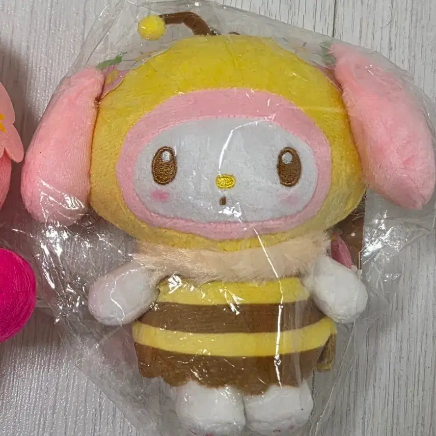 [BUNJANG] Sanrio My Melody Honeybee Mascot Plush Doll / 산리오 마이멜로디 꿀벌 마스코트 인형