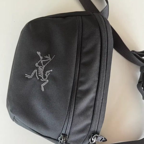 [BUNJANG] Arc'teryx Mantis 1 Waist Bag Graphite / 아크테릭스 맨티스1 웨이스트백 그래파이트 크로스백 가방