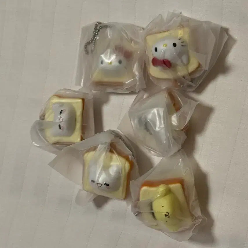 [BUNJANG] Sanrio Bread Gacha Figure Keyring / 산리오 식빵 가챠 피규어 키링