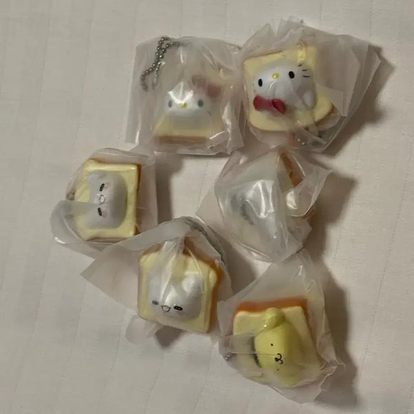 [BUNJANG] Sanrio Bread Gacha Figure Keyring / 산리오 식빵 가챠 피규어 키링