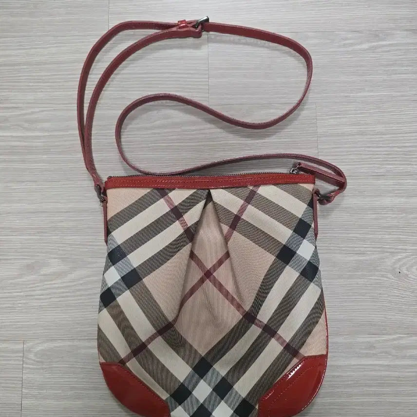 [BUNJANG] Burberry Check Shoulder Bag Red / 버버리 체크 숄더백 레드