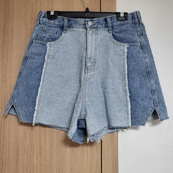 [BUNJANG] Two-Tone Denim Cut-Out Shorts with Back Elastic Waistband / 새상품) 투톤 데님 컷팅 뒷밴딩 반바지