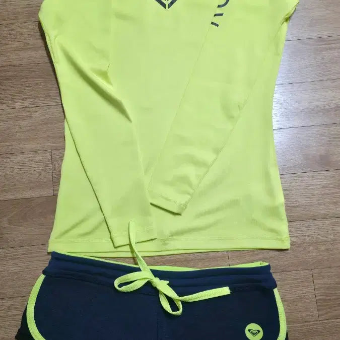 [BUNJANG] Roxy Rash Guard / 록시 레쉬가드
