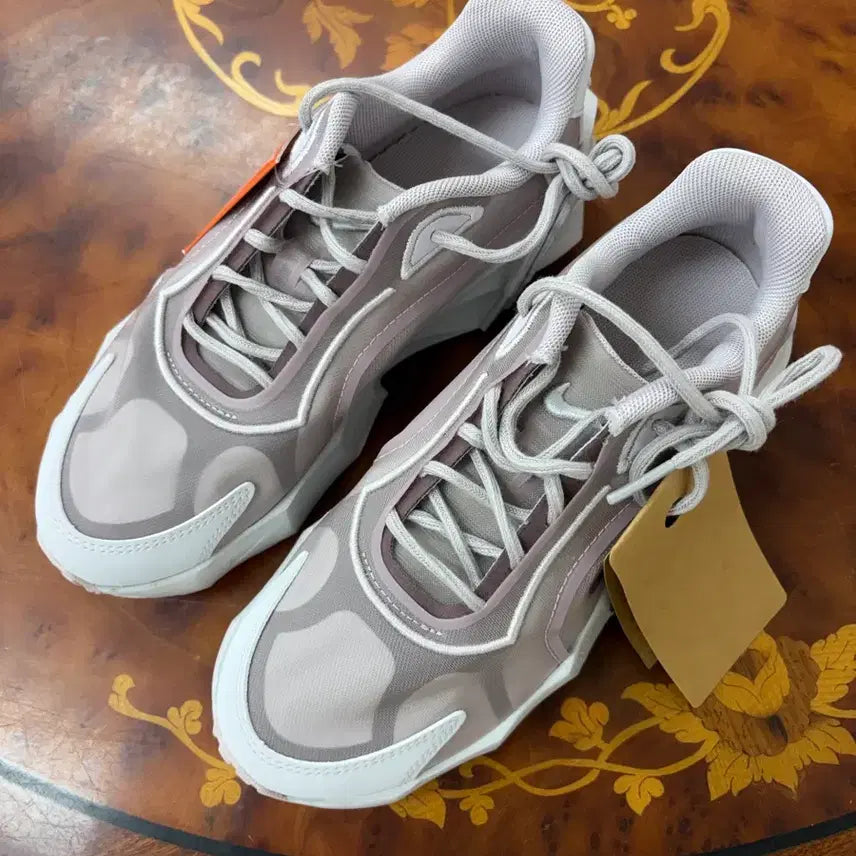 [BUNJANG] Nike Women's Aura Edge Platinum Violet (230) / [230] 우먼스 나이키 아우라 엣지 플래티넘 바이올렛