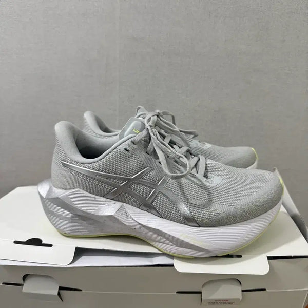 [BUNJANG] Asics NovaBlast 6 Platinum Running Shoes (235mm) / 아식스 노바블라스트6 플래티넘 235