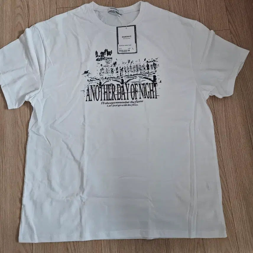 [BUNJANG] Ourdays Another Day Graphic Short Sleeve T-Shirt White / [L] 아워데이즈 어나더 데이 그래픽 반팔 티셔츠 화이트