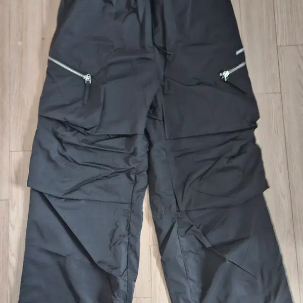 [BUNJANG] EA WAVE Nylon Parachute Easy Pants Black / [m] 이에이 웨이브 나일론 파라슈트 이지 팬츠 블랙