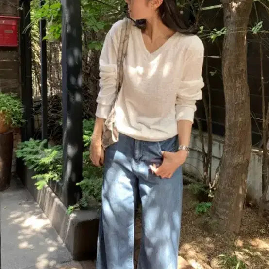[BUNJANG] Moabine V-Neck Summer Sweatshirt / 모아빈 신상 moana v mtm 여름 맨투맨