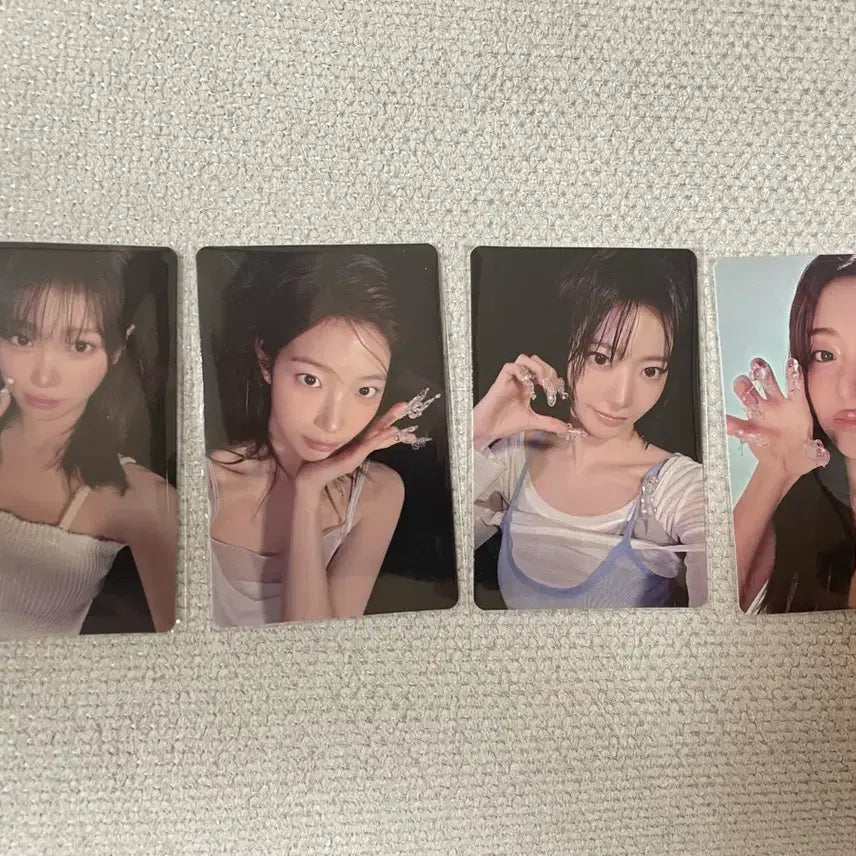 [BUNJANG] LE SSERAFIM Momstouch 4-Type Photocard Set / 르세라핌 맘스터치 4종 세트