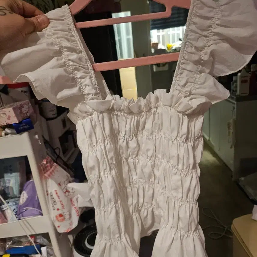 [BUNJANG] White Smocking Shirring Puff Sleeveless Blouse / 화이트 스모킹 셔링 퍼프 나시블라우스새거