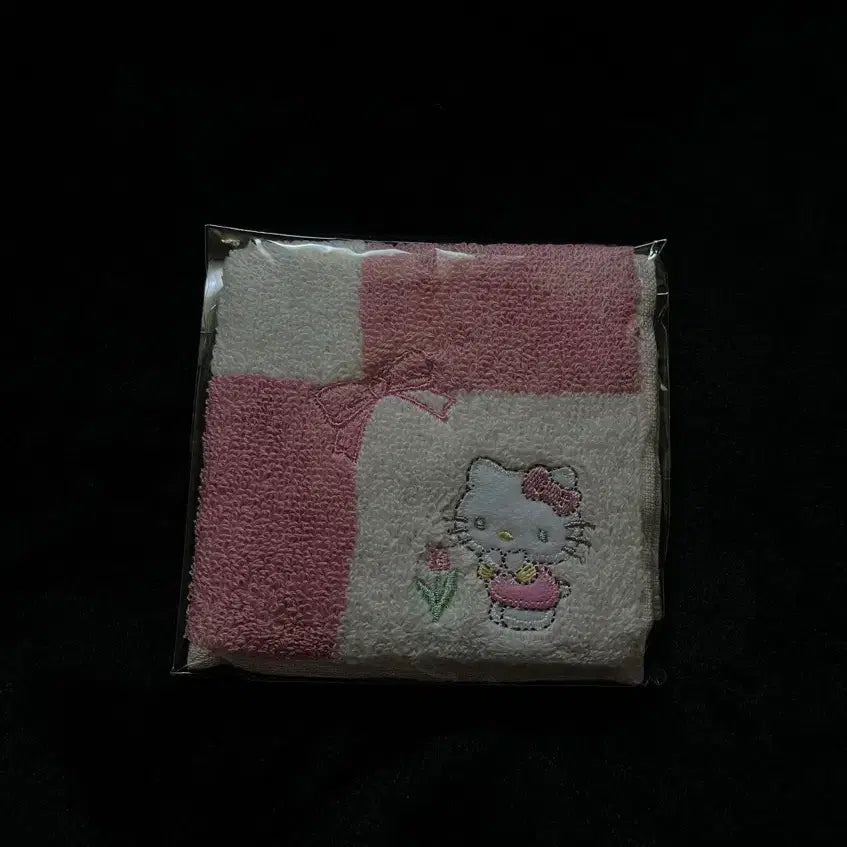 [BUNJANG] Sanrio Hello Kitty Embroidered Check Handkerchief (Sealed) / 산리오 헬로키티 자수 체크 손수건 미개봉