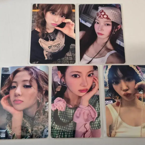 [BUNJANG] LE SSERAFIM Mom's Touch Photocard Set / LE SSERAFIM Mom's touch photocard set 르세라핌 맘스터치 포카 세트 양도