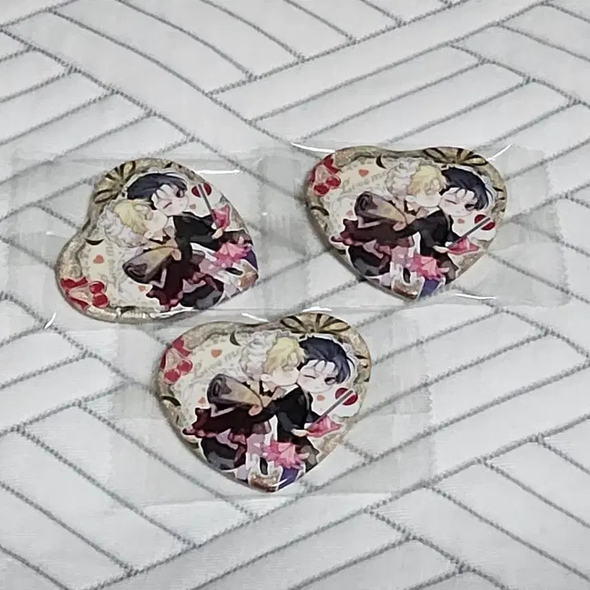 [BUNJANG] Romance Apocalypse Lebom Salon de Lebon Heart Can Badge Set / 낭만묵시록 레봄 살롱드르봉 하트 캔뱃지 3개 원가