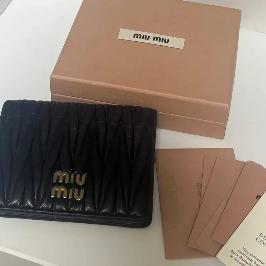 [BUNJANG] Miu Miu Matelassé Wallet / 미우미우 마테라쎄 반지갑 블랙