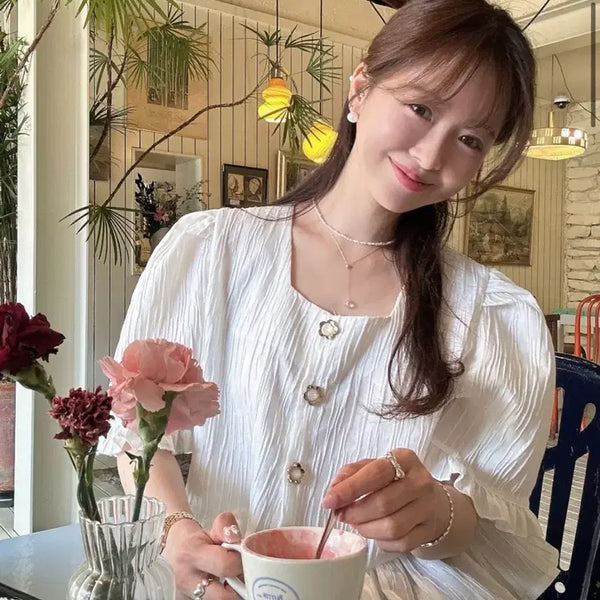 [BUNJANG] Byssiny Balloon Flower Button Blouse (White, Black) / 바이씨니 벌룬꽃단추 블라우스 (화이트,블랙)