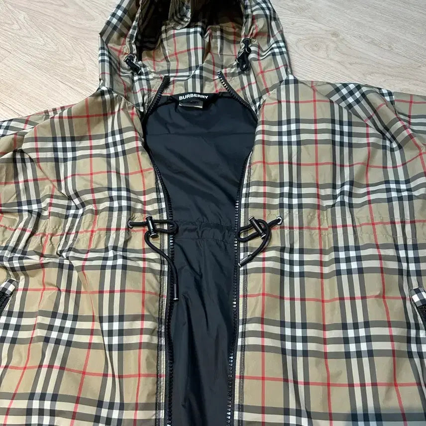 [BUNJANG] Burberry Hooded Windbreaker Zip-Up / 버버리 바람막이 후드집업