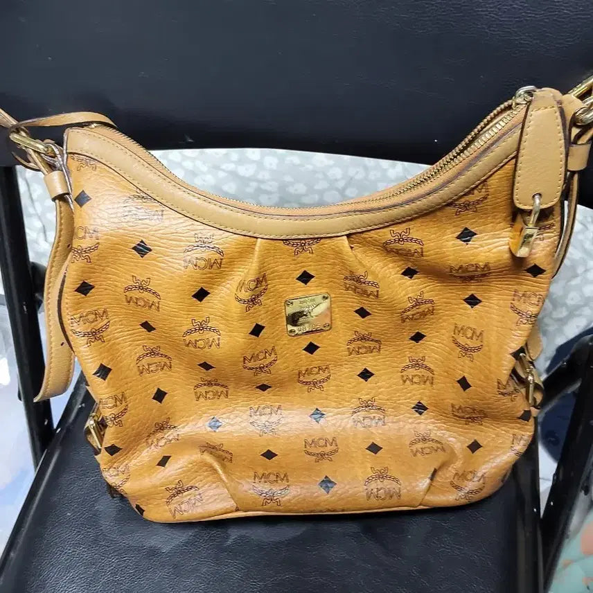 [BUNJANG] MCM Women's Leather Shoulder Bag / 엠씨엠 가방 성주택 있어요