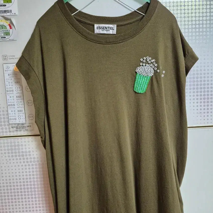 [BUNJANG] Essentiel Antwerp Khaki Cup Beaded Short Sleeve T-Shirt / 에센셜 앤트워프 카키색 컵 비즈 반팔 티셔츠. 새상품