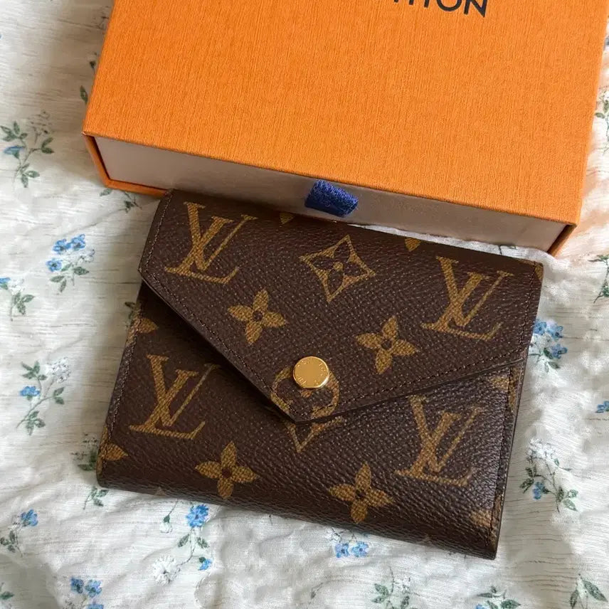 [BUNJANG] Louis Vuitton Victorine Wallet Monogram / 루이비통 빅토린 월렛 모노그램