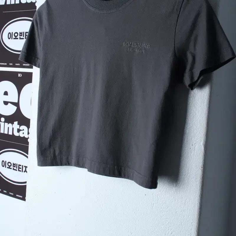 [BUNJANG] Gol Studio Lettering Crop T-Shirt Charcoal / W(XS-S) 골 스튜디오 반팔 티셔츠 레터링 크롭 차콜-H35541