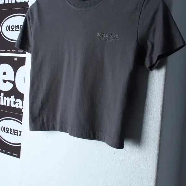 [BUNJANG] Gol Studio Lettering Crop T-Shirt Charcoal / W(XS-S) 골 스튜디오 반팔 티셔츠 레터링 크롭 차콜-H35541