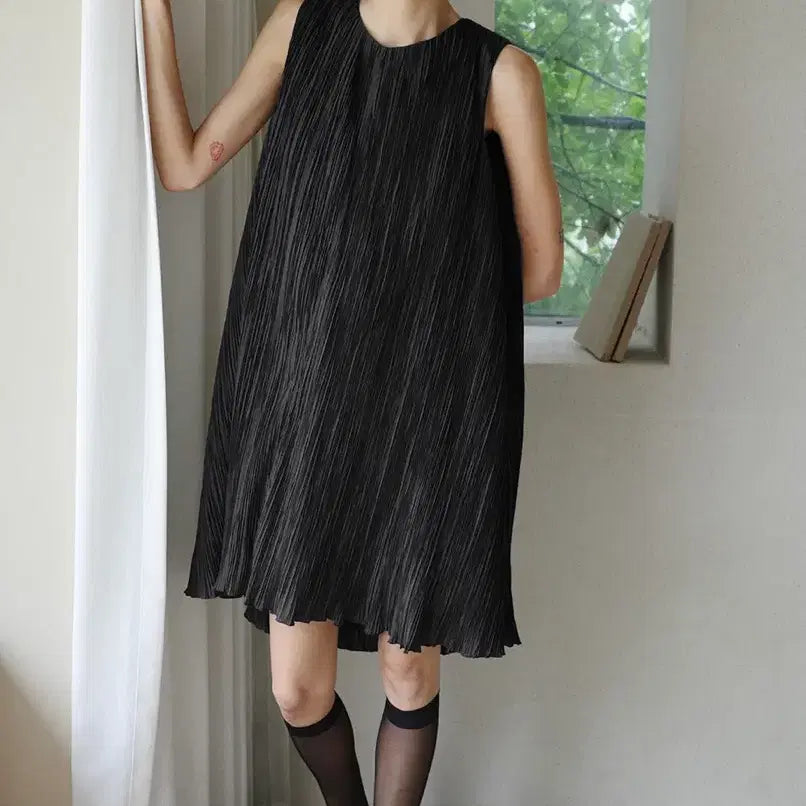 [BUNJANG] HWI Mini Pleated Dress (Black) / 휘 HWI 미니 플리츠 원피스 (블랙)