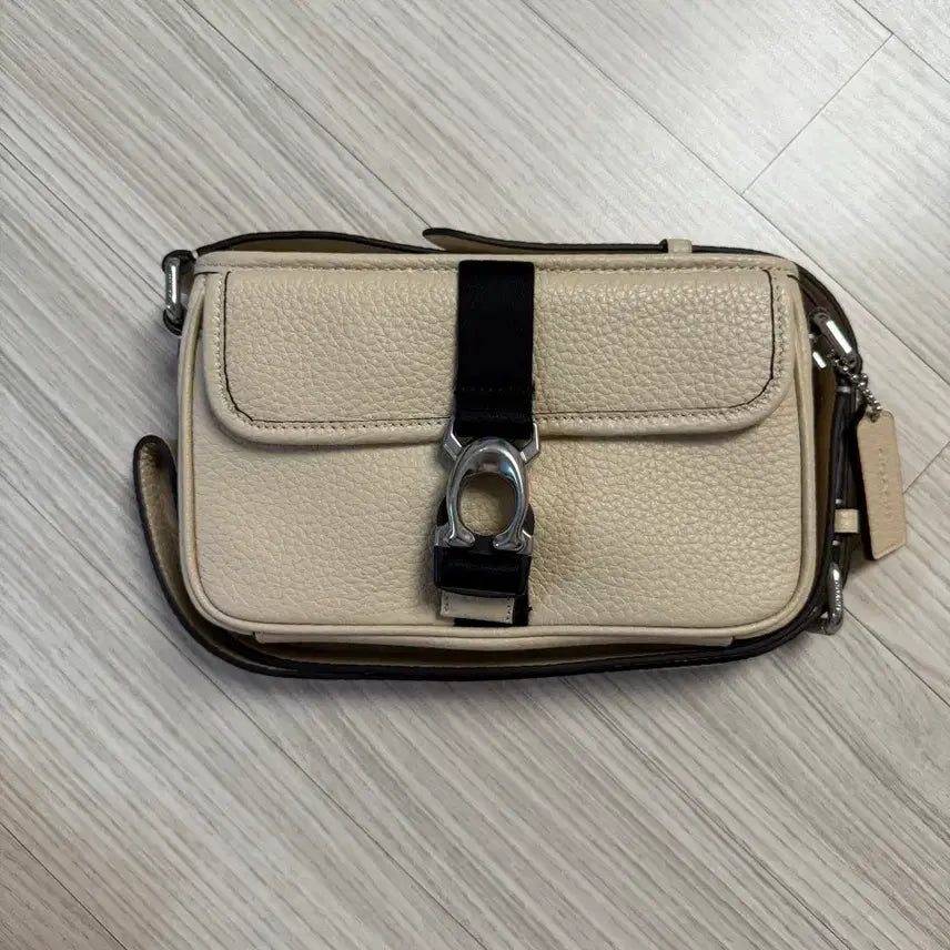 [BUNJANG] Coach Beck Slim Crossbody Bag Ivory / 코치 벡 슬림 크로스바디 가방 아이보리 새상품