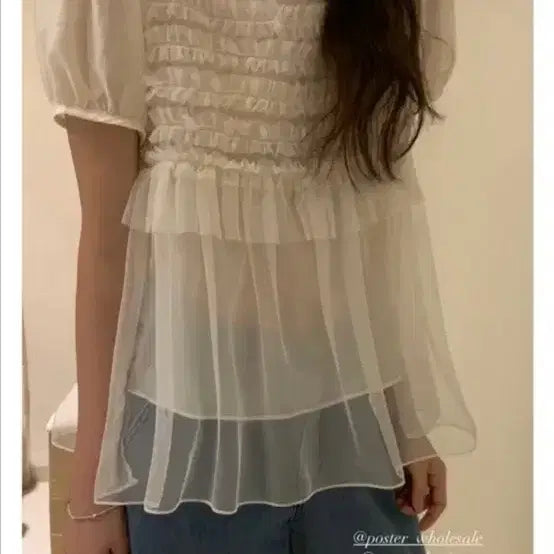 [BUNJANG] Hera Blouse Poster / poster 포스터 헤라 블라우스