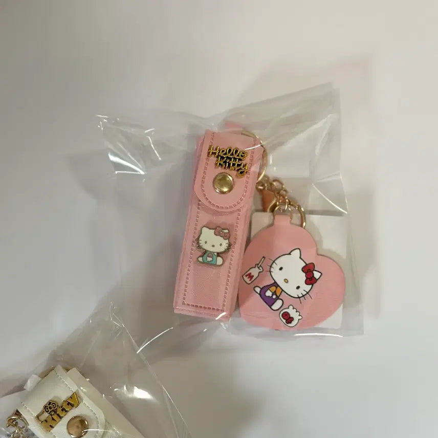 [BUNJANG] Hello Kitty Lip Case Keychain (2 Types) / 헬로키티 립케이스 키링 2종