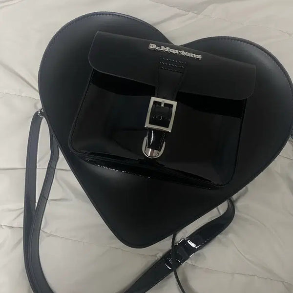 [BUNJANG] Dr. Martens Heart Bag Black / 오늘만 판매) 닥터마틴 하트 가방 블랙