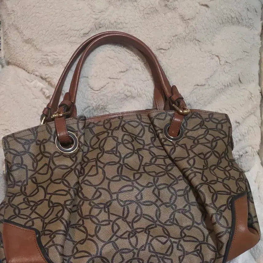 [BUNJANG] DAKS Signature D Logo Monogram Pattern Tote Bag / Shoulder Bag / 닥스(DAKS)의 시그니처 D로고 모노그램 패턴 토트백 겸 숄더백입니다