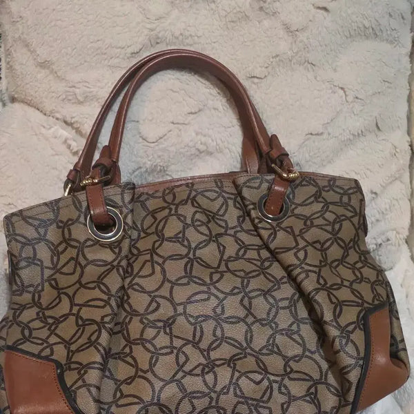 [BUNJANG] DAKS Signature D Logo Monogram Pattern Tote Bag / Shoulder Bag / 닥스(DAKS)의 시그니처 D로고 모노그램 패턴 토트백 겸 숄더백입니다
