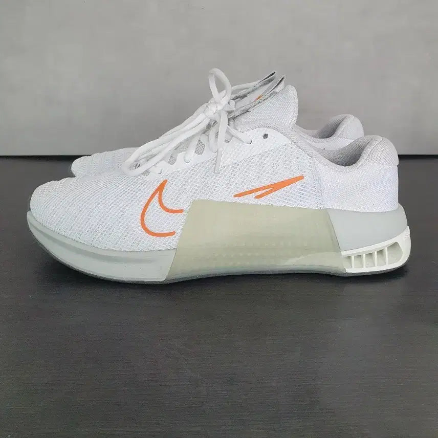 [BUNJANG] Nike Metcon 9 "White Bright Mandarin" (Size 270) / 나이키 메트콘 9 화이트 브라이트 만다린 (270)